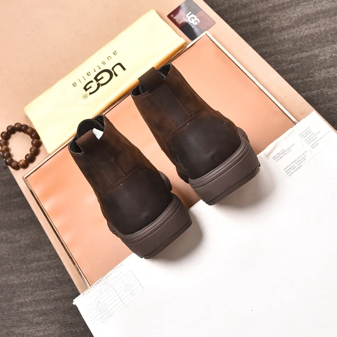 Men's shoes 💰640 (full genuine wool lining, 10% off for fake ones) Please pay attention to the quality of the original item and compare the thickness of the wool 🏮🏮 Popular UGG men's shoes from Australia's warm luxury brand, the official website is synchronized, Beckham men's style..., made of imported first-layer waxed cowhide, waxed toe cap, Australian real wool velvet lining Carefully sewn...Imported rubber Martin boots outsole (comfortable, soft and wear-resistant). I really like the quality..Exquisite workmanship. You can't put it down at first sight. Size 39-44